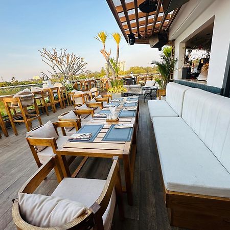 Ngon Avatar Hotel Плейку Экстерьер фото